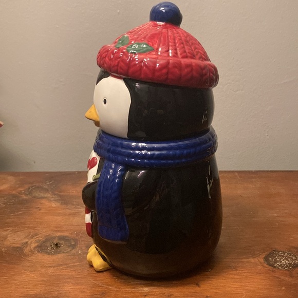 NWT- Adorable Hand Painted Holiday Penguin Ceramic Cookie Jar Decoration - Picture 8 of 17